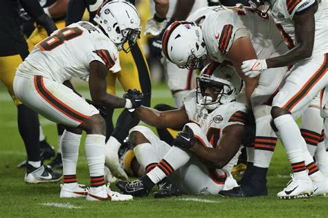 Sep 19, 2023 · Nick Chubb appears to have suffered another serious setback. The Cleveland Browns' four-time Pro Bowl running back sustained what is expected to be a season-ending knee injury during the second ... 
